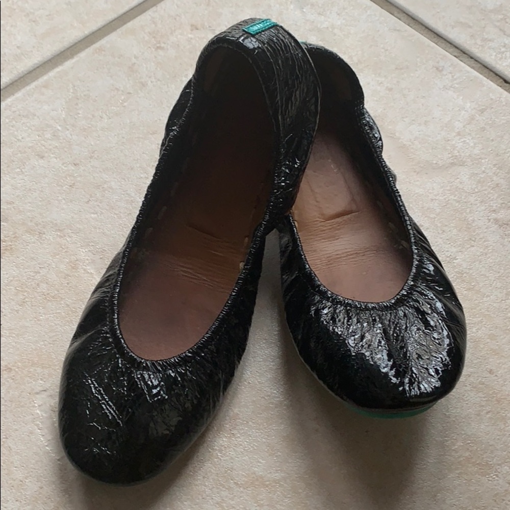 OBSIDIAN BLACK PATENT TIEKS
